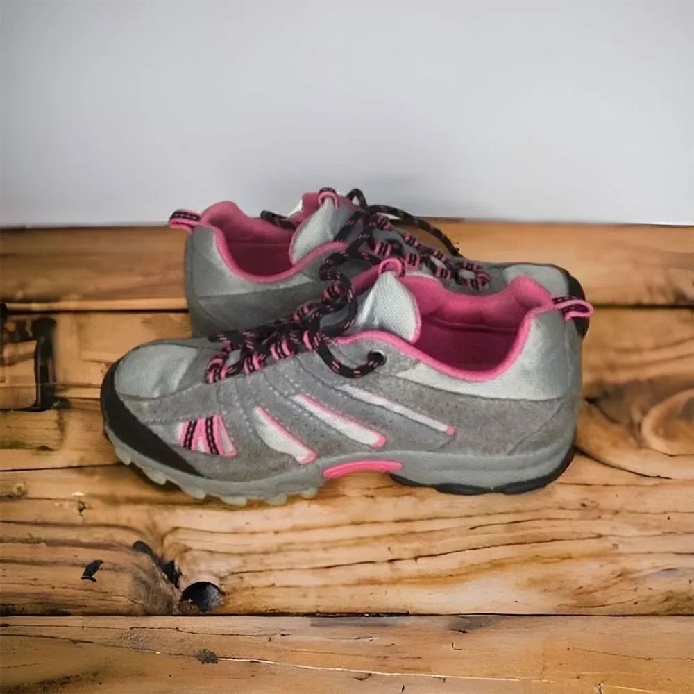 Columbia Omni grip athletic shoes size 4 grey and pink used